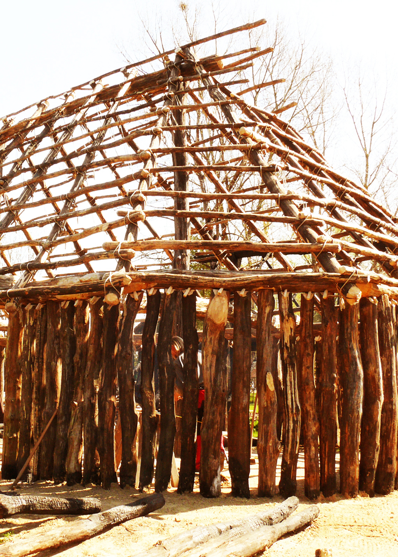The Construction of a Bronze Age Longhouse Model in Dwellingbyre Style